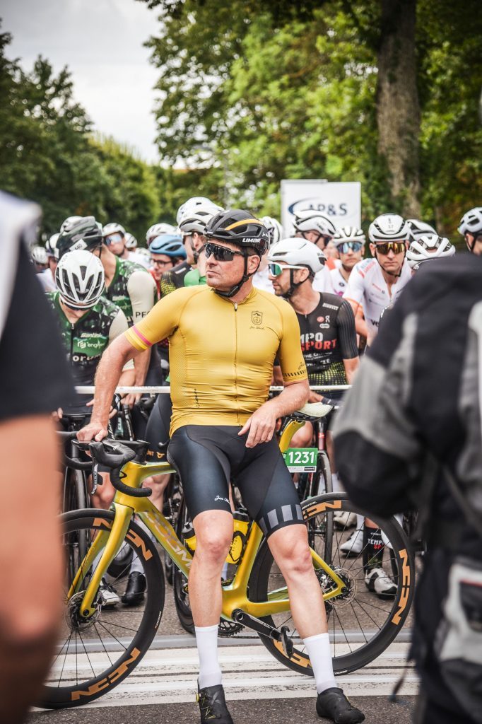 Jan Ullrich im gelben Trikot beim Festival
